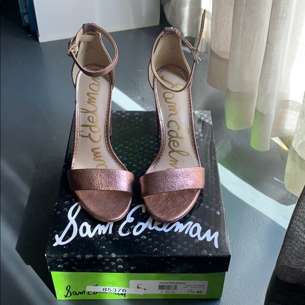 Sam Edelman Yaro Sandals in Soft Pink Crinkle